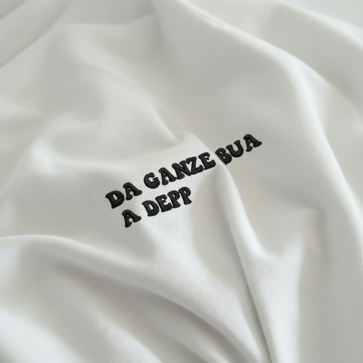 Da ganze Bua a Depp – Stick T-Shirt Weiß